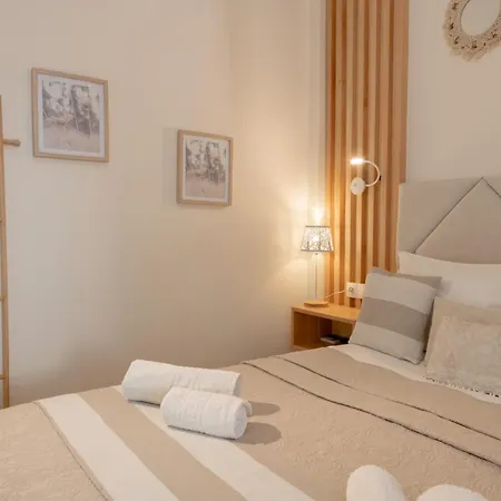 Diogenis Deluxe Apartment *