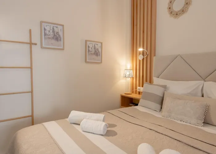 Diogenis Deluxe Apartment *